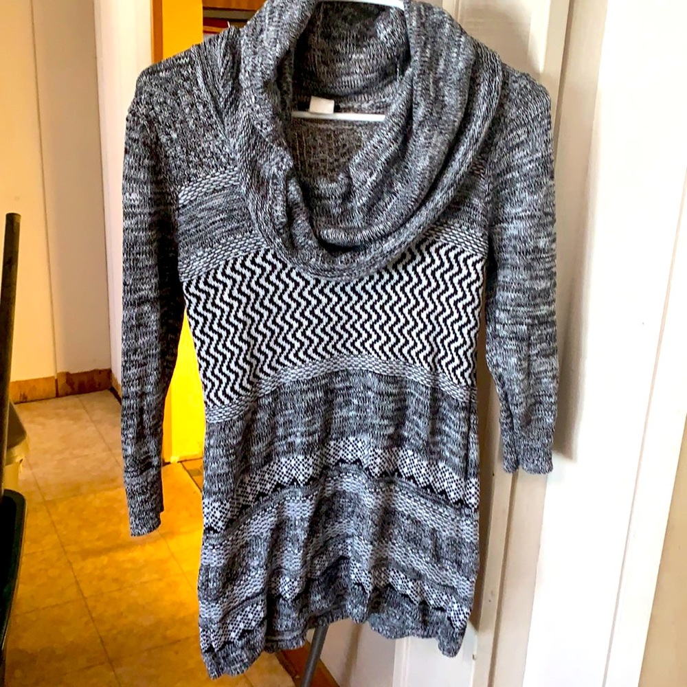 Turtle neck pullover sweater by Venus.
